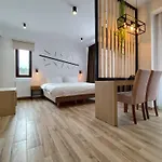 아파트 Meteora Gold And Glass