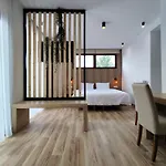 Meteora Gold And Glass 칼람파카