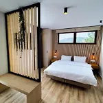 Meteora Gold And Glass 아파트 칼람파카